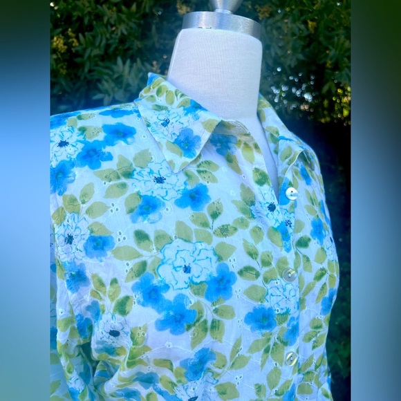 Blue and Green Floral 🌷Women's Button Down Shirt - Picture 3 of 6